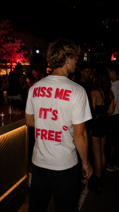KISS ME IT'S FREE