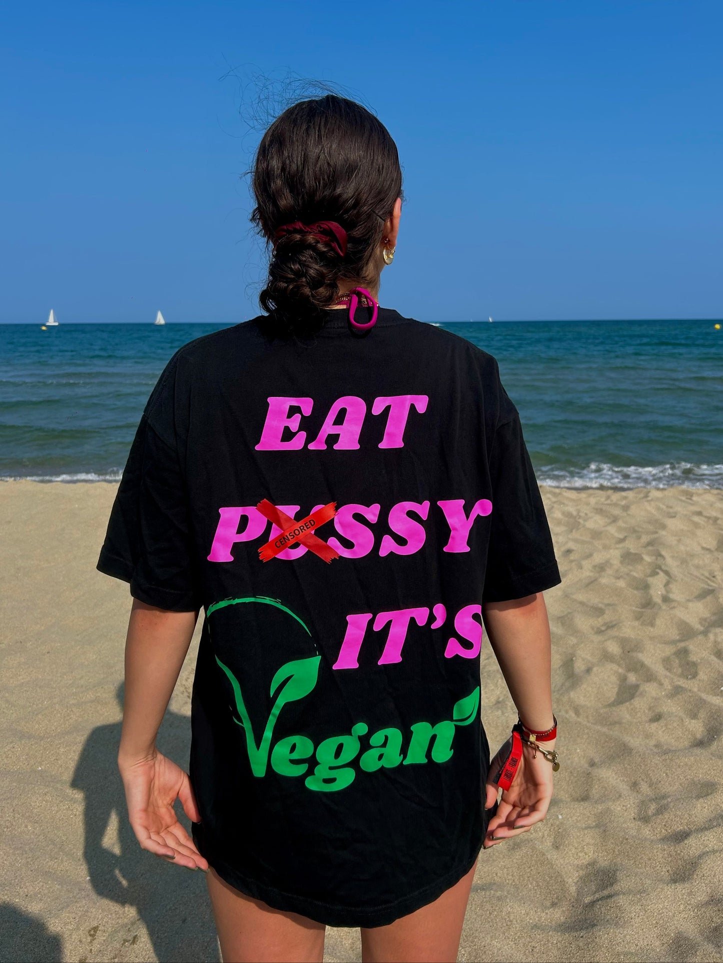 EAT PUSSY IT’S VEGAN